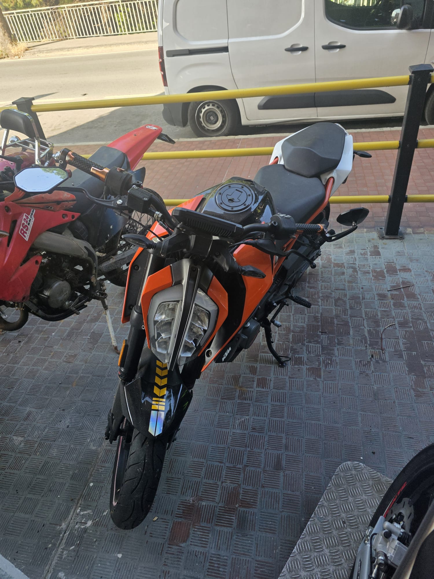 KTM DUKE 125